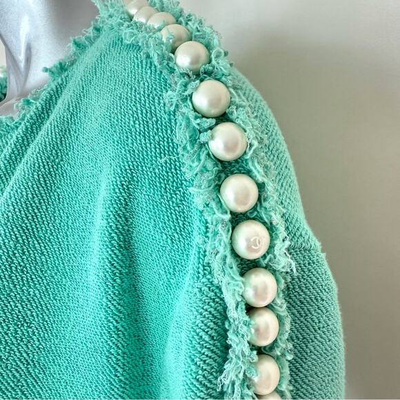 CHANEL women tweed light green jacket with pearls size 40 FR or 8 US 5800$ - Picture 7 of 14